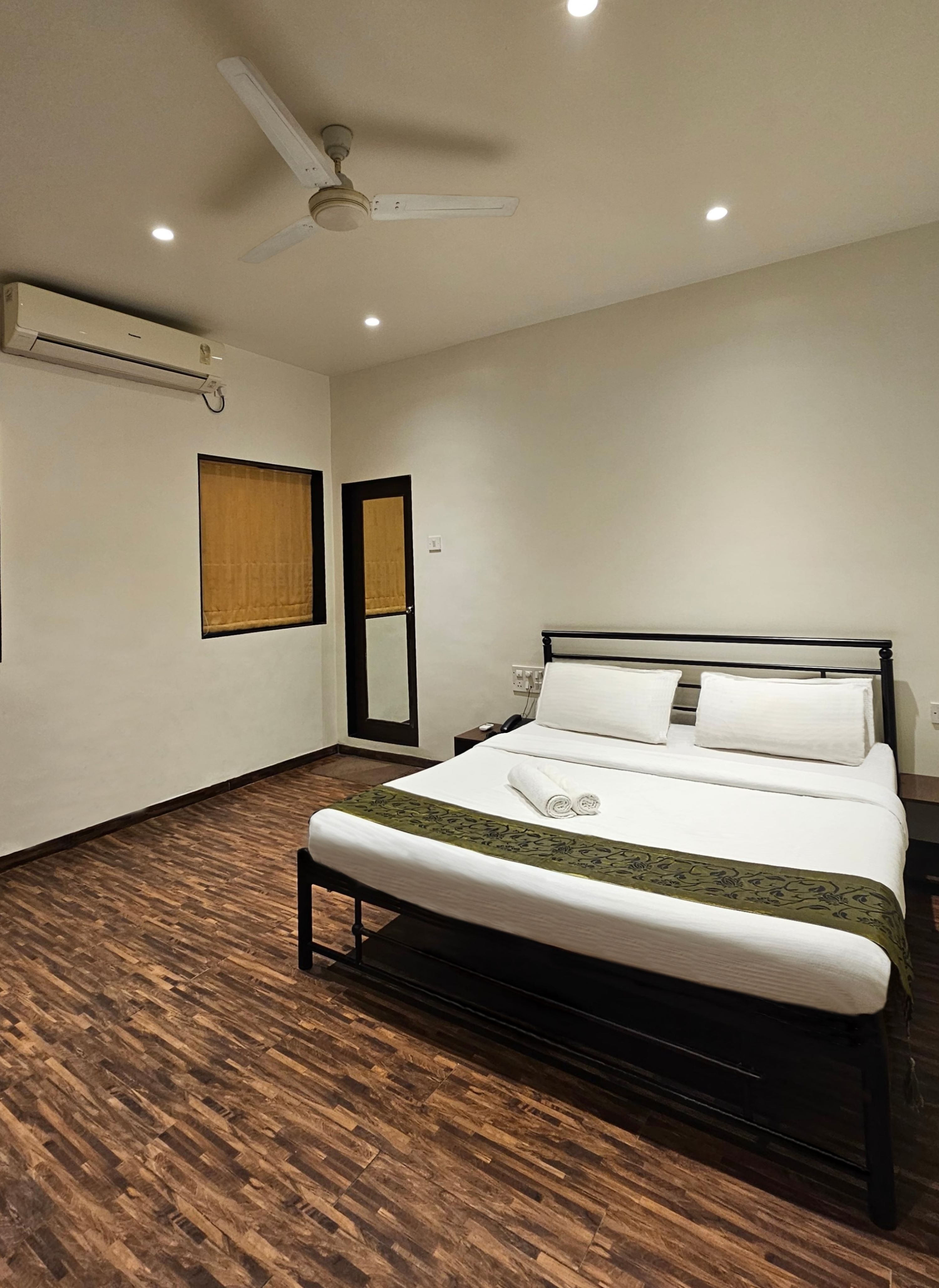 Hotel Kumkum-Room-1